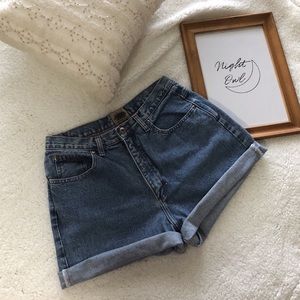 ✨sold✨Vintage high waisted shorts